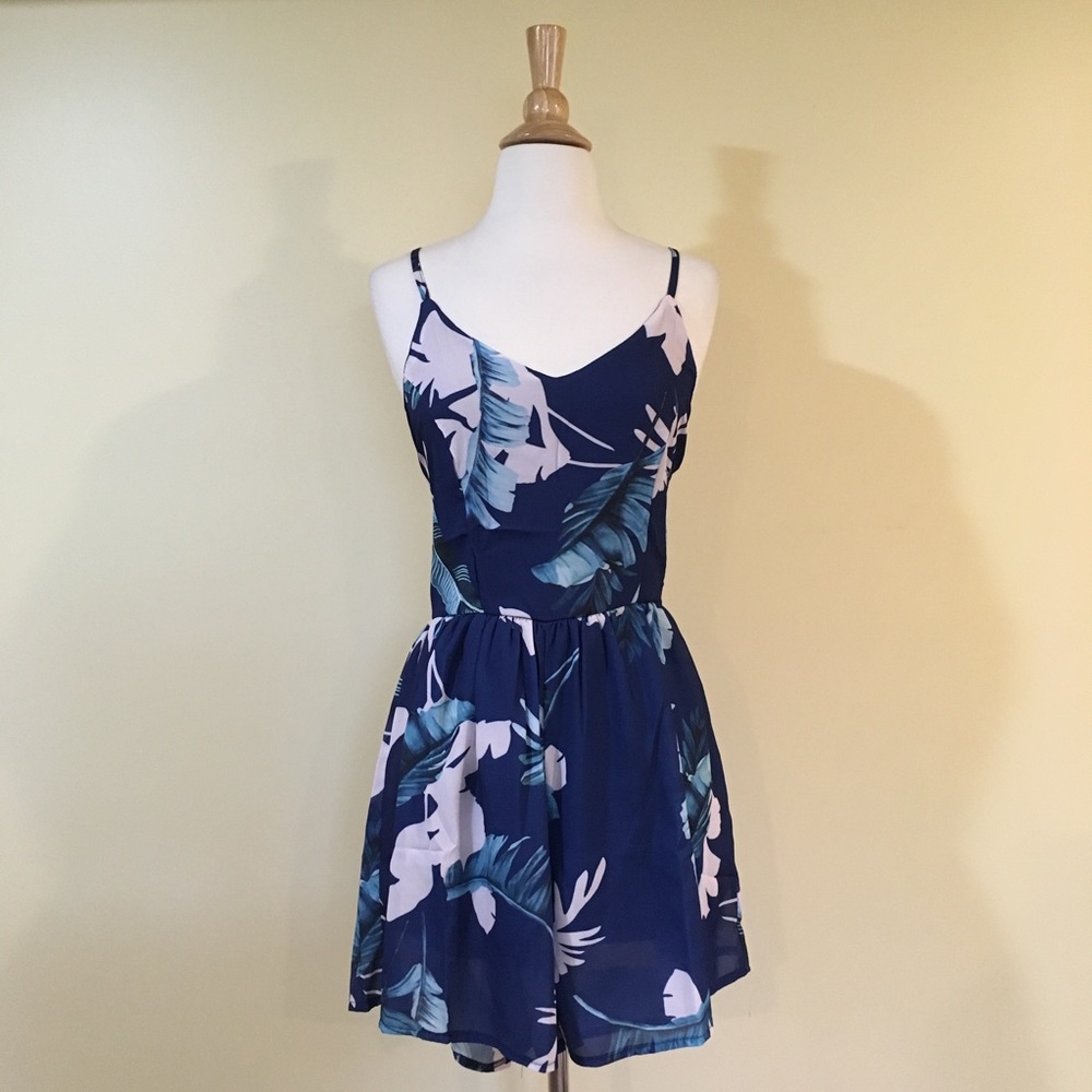 Tropical Floral Cross Back Romper - Picture 6 of 8